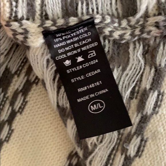 Izzy & Lola Cream & Gray Fringe Open Poncho M/L - Picture 8 of 8